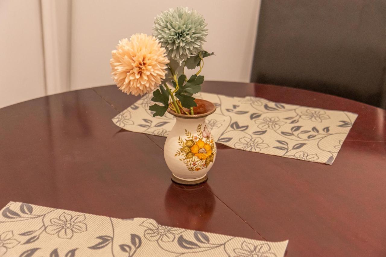 Melange In Dt Apartment